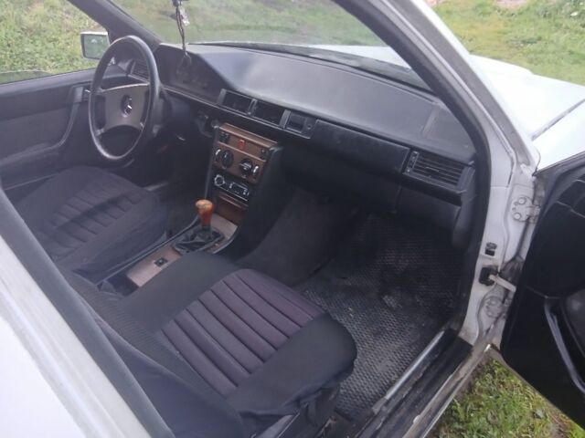 Білий Мерседес В124, об'ємом двигуна 0 л та пробігом 1 тис. км за 1500 $, фото 5 на Automoto.ua