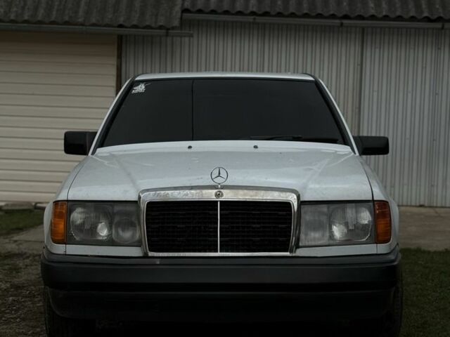 Белый Мерседес В124, объемом двигателя 2.3 л и пробегом 286 тыс. км за 1700 $, фото 3 на Automoto.ua