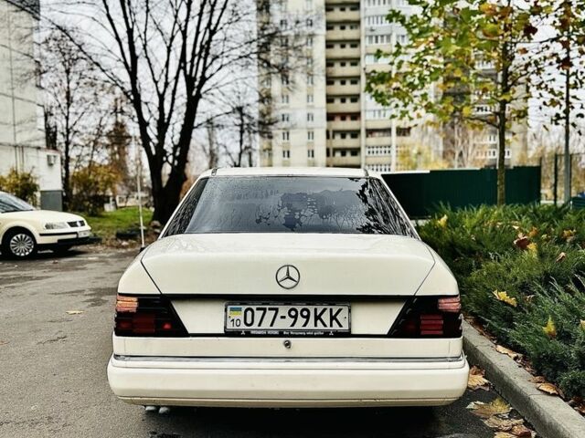 Белый Мерседес В124, объемом двигателя 3 л и пробегом 235 тыс. км за 3000 $, фото 5 на Automoto.ua