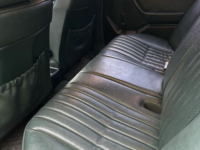 Белый Мерседес В124, объемом двигателя 3 л и пробегом 235 тыс. км за 3000 $, фото 6 на Automoto.ua