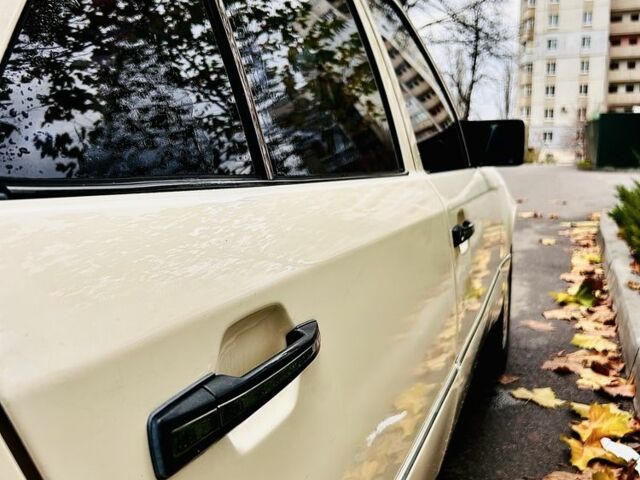 Белый Мерседес В124, объемом двигателя 3 л и пробегом 235 тыс. км за 3000 $, фото 3 на Automoto.ua