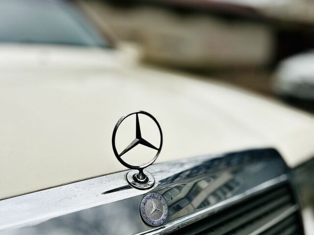 Белый Мерседес В124, объемом двигателя 3 л и пробегом 235 тыс. км за 3000 $, фото 1 на Automoto.ua