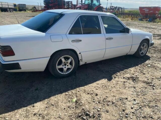 Білий Мерседес В124, об'ємом двигуна 2.5 л та пробігом 370 тис. км за 1700 $, фото 1 на Automoto.ua