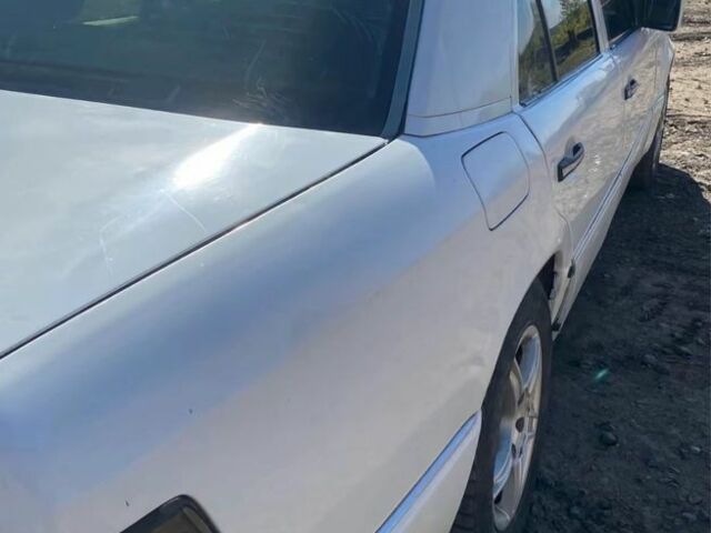 Білий Мерседес В124, об'ємом двигуна 2.5 л та пробігом 370 тис. км за 1700 $, фото 3 на Automoto.ua