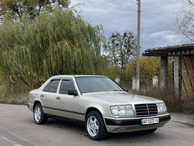 Бежевий Мерседес В124, об'ємом двигуна 2.3 л та пробігом 350 тис. км за 2600 $, фото 2 на Automoto.ua