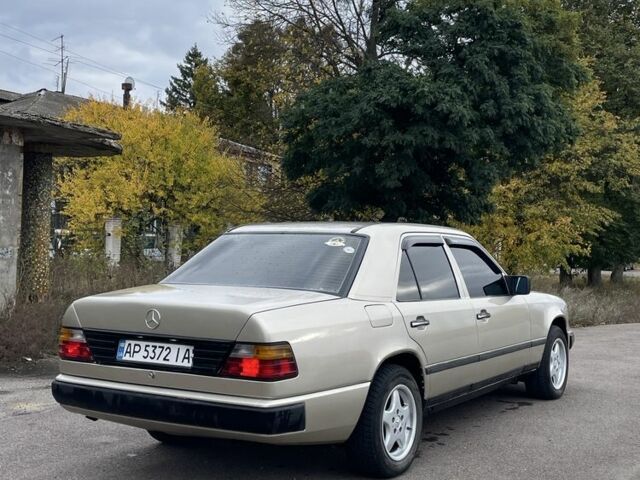 Бежевий Мерседес В124, об'ємом двигуна 2.3 л та пробігом 350 тис. км за 2600 $, фото 3 на Automoto.ua