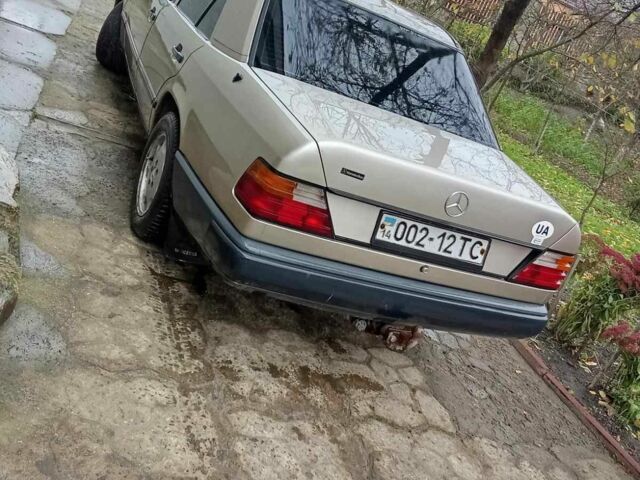 Бежевый Мерседес В124, объемом двигателя 2 л и пробегом 380 тыс. км за 1550 $, фото 6 на Automoto.ua