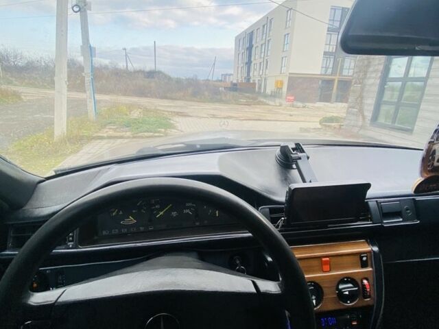 Бежевый Мерседес В124, объемом двигателя 2 л и пробегом 3 тыс. км за 1900 $, фото 7 на Automoto.ua