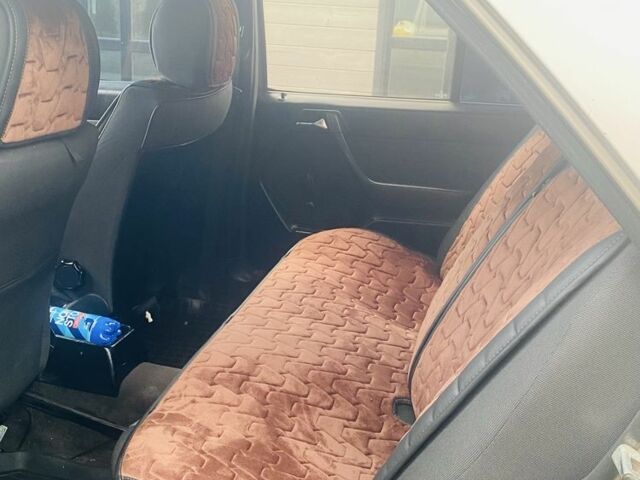 Бежевый Мерседес В124, объемом двигателя 2 л и пробегом 3 тыс. км за 1900 $, фото 6 на Automoto.ua