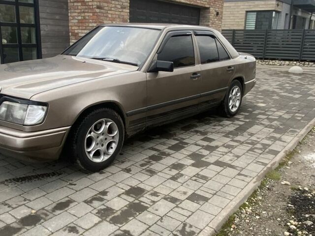 Бежевый Мерседес В124, объемом двигателя 2 л и пробегом 3 тыс. км за 1900 $, фото 3 на Automoto.ua