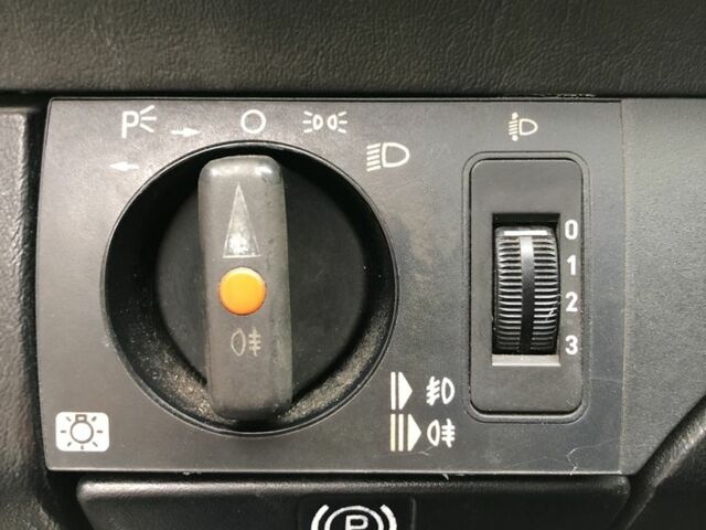 Бежевый Мерседес В124, объемом двигателя 2.3 л и пробегом 350 тыс. км за 1300 $, фото 9 на Automoto.ua