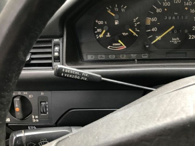 Бежевый Мерседес В124, объемом двигателя 2.3 л и пробегом 350 тыс. км за 1300 $, фото 8 на Automoto.ua