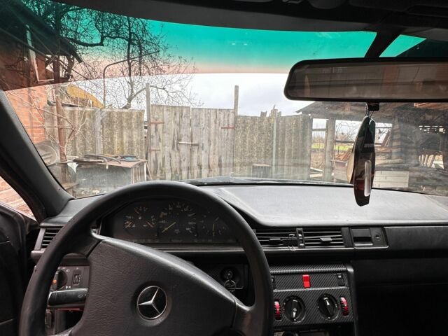 Чорний Мерседес В124, об'ємом двигуна 2 л та пробігом 3 тис. км за 2450 $, фото 3 на Automoto.ua