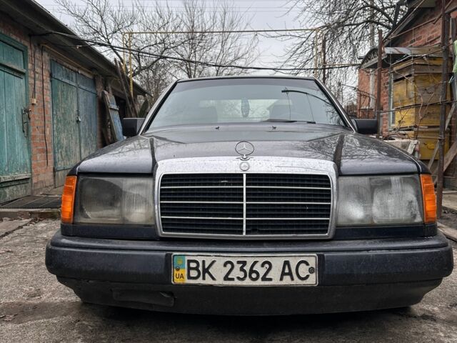 Чорний Мерседес В124, об'ємом двигуна 2 л та пробігом 3 тис. км за 2450 $, фото 1 на Automoto.ua