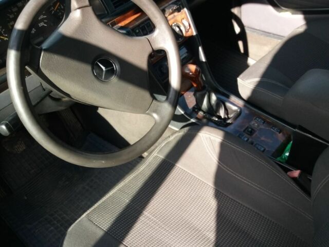 Черный Мерседес В124, объемом двигателя 3 л и пробегом 370 тыс. км за 1373 $, фото 1 на Automoto.ua