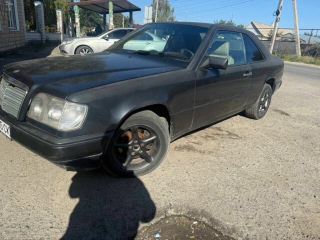 Чорний Мерседес В124, об'ємом двигуна 3 л та пробігом 350 тис. км за 2020 $, фото 1 на Automoto.ua