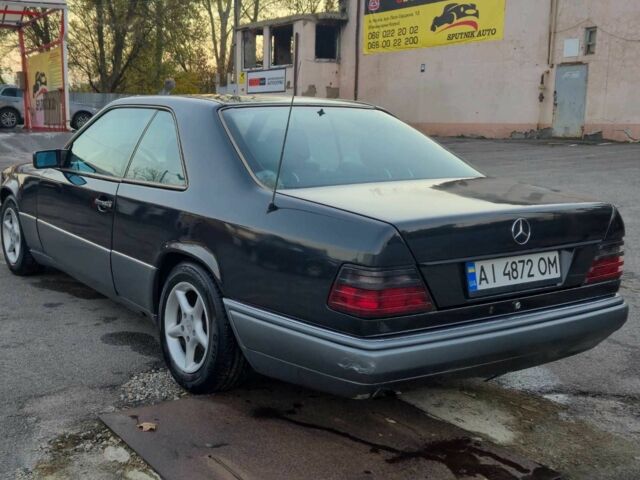 Чорний Мерседес В124, об'ємом двигуна 2 л та пробігом 385 тис. км за 4400 $, фото 7 на Automoto.ua