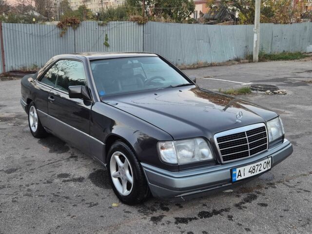 Чорний Мерседес В124, об'ємом двигуна 2 л та пробігом 385 тис. км за 4400 $, фото 3 на Automoto.ua