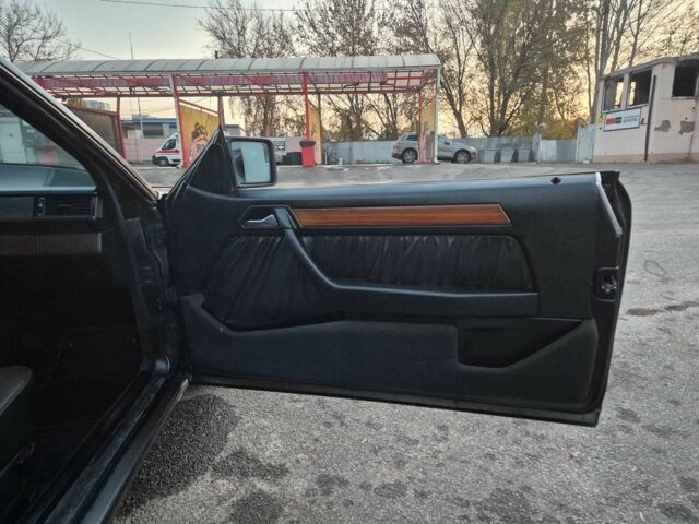 Чорний Мерседес В124, об'ємом двигуна 2 л та пробігом 385 тис. км за 4400 $, фото 18 на Automoto.ua