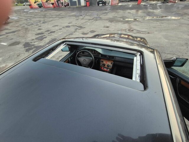 Чорний Мерседес В124, об'ємом двигуна 2 л та пробігом 385 тис. км за 4400 $, фото 22 на Automoto.ua