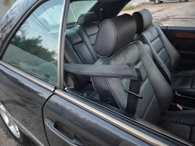 Чорний Мерседес В124, об'ємом двигуна 2 л та пробігом 385 тис. км за 4400 $, фото 19 на Automoto.ua