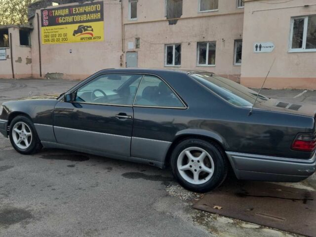 Чорний Мерседес В124, об'ємом двигуна 2 л та пробігом 385 тис. км за 4400 $, фото 8 на Automoto.ua