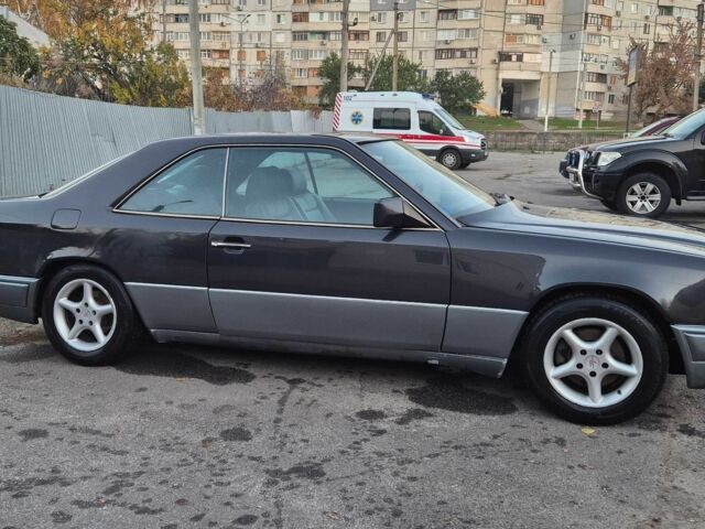 Чорний Мерседес В124, об'ємом двигуна 2 л та пробігом 385 тис. км за 4400 $, фото 5 на Automoto.ua