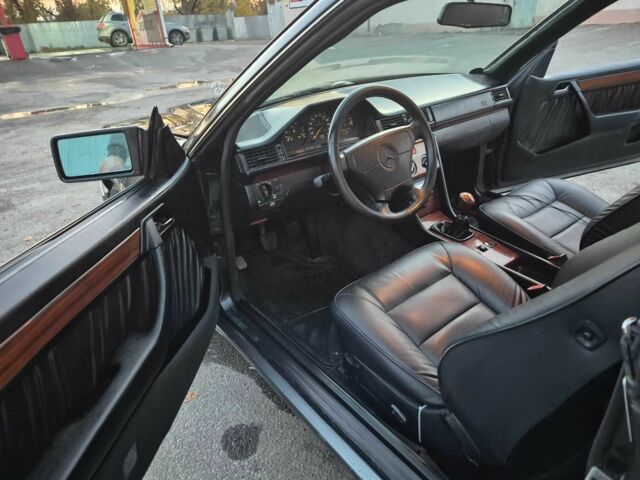 Чорний Мерседес В124, об'ємом двигуна 2 л та пробігом 385 тис. км за 4400 $, фото 12 на Automoto.ua