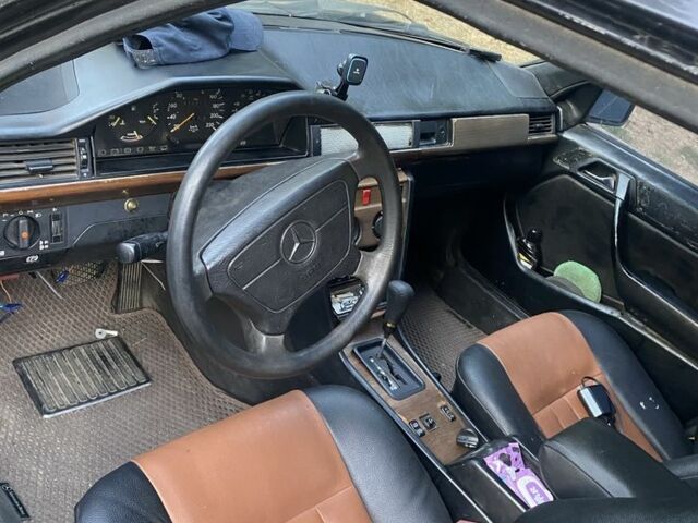 Черный Мерседес В124, объемом двигателя 3 л и пробегом 450 тыс. км за 1800 $, фото 9 на Automoto.ua