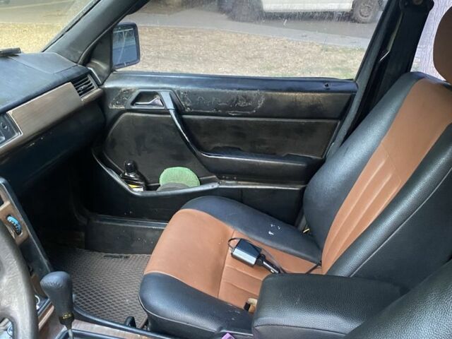 Черный Мерседес В124, объемом двигателя 3 л и пробегом 450 тыс. км за 1800 $, фото 4 на Automoto.ua