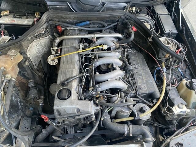 Черный Мерседес В124, объемом двигателя 3 л и пробегом 450 тыс. км за 1800 $, фото 1 на Automoto.ua