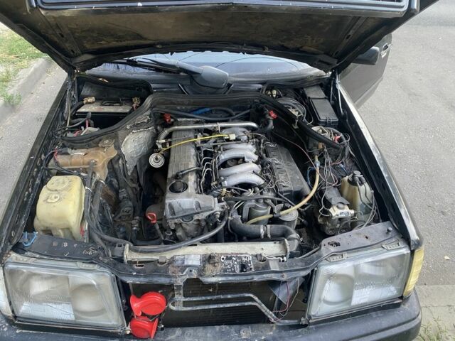 Черный Мерседес В124, объемом двигателя 3 л и пробегом 450 тыс. км за 1800 $, фото 2 на Automoto.ua