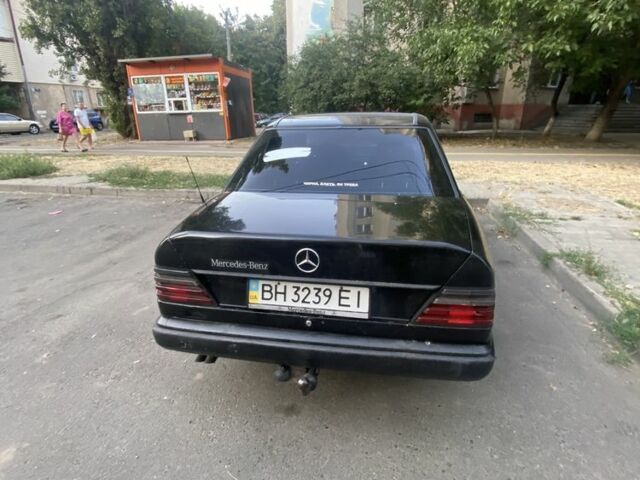 Черный Мерседес В124, объемом двигателя 3 л и пробегом 450 тыс. км за 1800 $, фото 12 на Automoto.ua