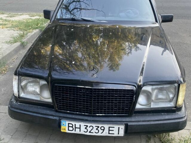 Черный Мерседес В124, объемом двигателя 3 л и пробегом 450 тыс. км за 1800 $, фото 14 на Automoto.ua