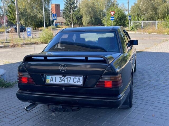 Черный Мерседес В124, объемом двигателя 3 л и пробегом 167 тыс. км за 1250 $, фото 2 на Automoto.ua