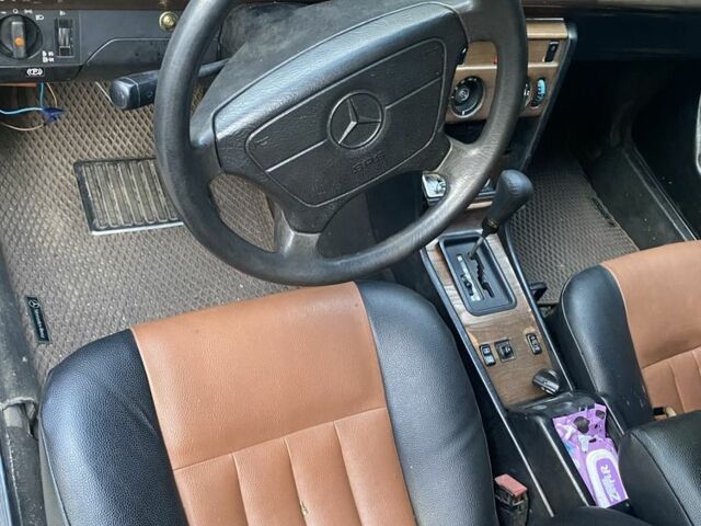 Черный Мерседес В124, объемом двигателя 3 л и пробегом 450 тыс. км за 1800 $, фото 6 на Automoto.ua