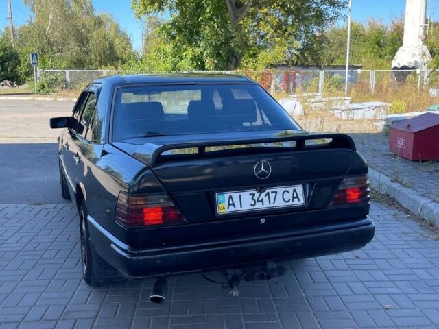 Черный Мерседес В124, объемом двигателя 3 л и пробегом 167 тыс. км за 1250 $, фото 3 на Automoto.ua