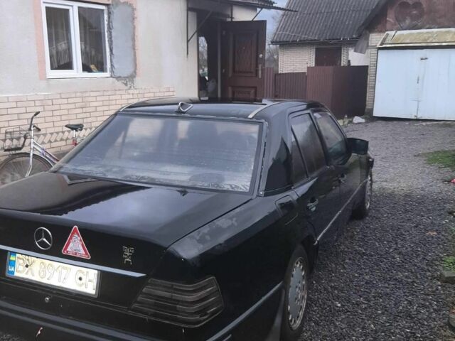 Черный Мерседес В124, объемом двигателя 2 л и пробегом 500 тыс. км за 1400 $, фото 2 на Automoto.ua