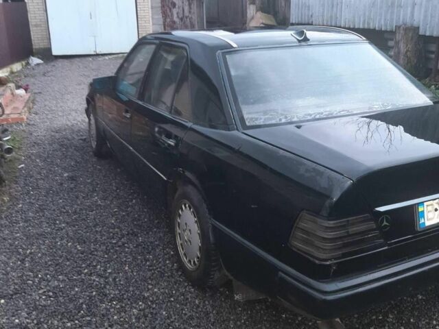 Черный Мерседес В124, объемом двигателя 2 л и пробегом 500 тыс. км за 1400 $, фото 3 на Automoto.ua