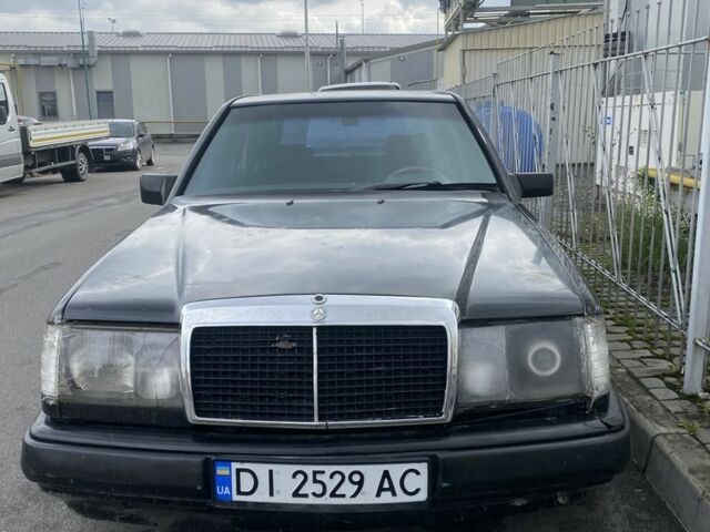 Чорний Мерседес В124, об'ємом двигуна 2 л та пробігом 300 тис. км за 1400 $, фото 1 на Automoto.ua