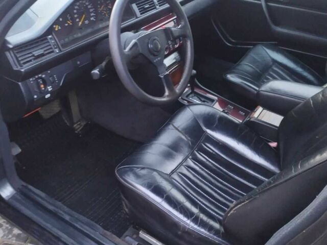 Чорний Мерседес В124, об'ємом двигуна 2.8 л та пробігом 585 тис. км за 2381 $, фото 7 на Automoto.ua