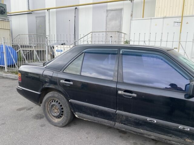 Чорний Мерседес В124, об'ємом двигуна 2 л та пробігом 300 тис. км за 1400 $, фото 3 на Automoto.ua