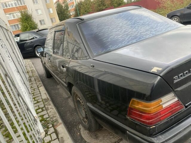 Чорний Мерседес В124, об'ємом двигуна 2 л та пробігом 300 тис. км за 1400 $, фото 5 на Automoto.ua