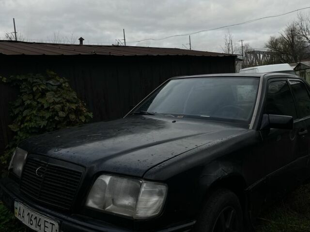 Черный Мерседес В124, объемом двигателя 2.6 л и пробегом 3 тыс. км за 1200 $, фото 2 на Automoto.ua