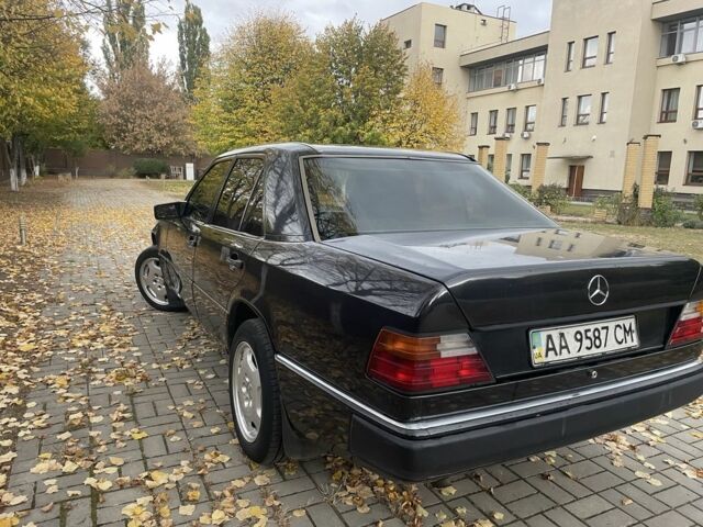 Черный Мерседес В124, объемом двигателя 2 л и пробегом 254 тыс. км за 1650 $, фото 1 на Automoto.ua