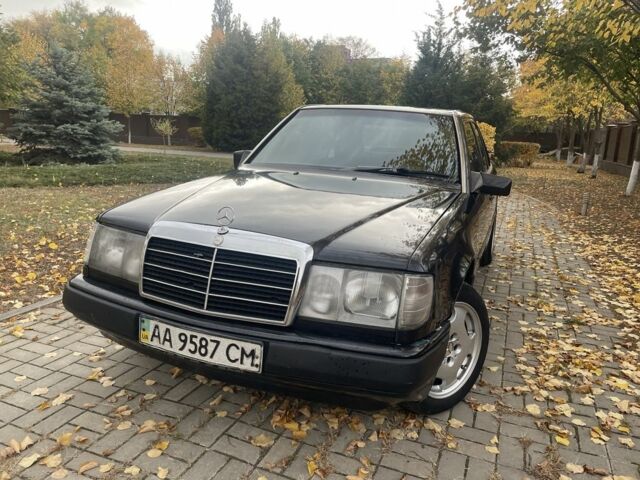 Черный Мерседес В124, объемом двигателя 2 л и пробегом 254 тыс. км за 1650 $, фото 2 на Automoto.ua