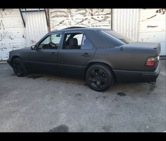 Черный Мерседес В124, объемом двигателя 3 л и пробегом 409 тыс. км за 2300 $, фото 2 на Automoto.ua