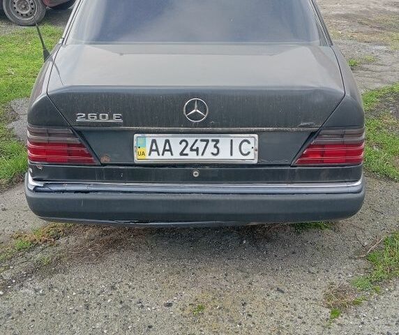 Черный Мерседес В124, объемом двигателя 0 л и пробегом 444 тыс. км за 1100 $, фото 2 на Automoto.ua
