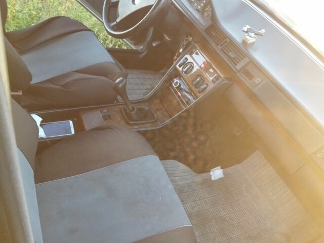 Черный Мерседес В124, объемом двигателя 2 л и пробегом 200 тыс. км за 2200 $, фото 2 на Automoto.ua