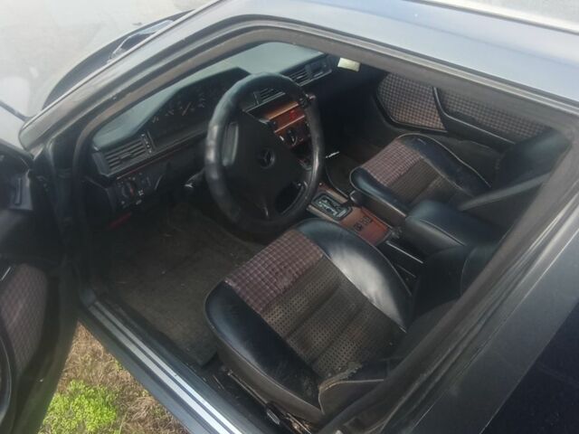 Черный Мерседес В124, объемом двигателя 0 л и пробегом 444 тыс. км за 1100 $, фото 4 на Automoto.ua